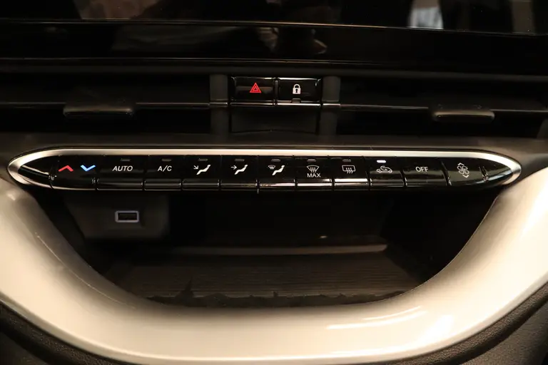 Fiat 500E CABRIO Navigatie CruiseControl 16'lmv NAP! 2 jaar garantie mogelijk* (vraag naar de voorwaarden) afbeelding 17