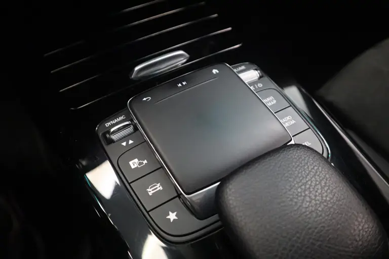Mercedes-Benz CLA-Klasse 180 AMG Business Solution Luxery Sfeer verlichting Panoramadak, Ambi light, Navigatie, 18LMV, Matte kleur * 2e Paasdag zijn wij geopend van 12:00 tot 17:00uur! * afbeelding 15
