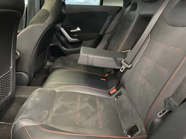 Mercedes-Benz CLA-Klasse 180 Business Solution AMG Panoramadak Sfeerverlichting 18LMV Cruise control DAB+ 2 Jaar garantie mogelijk* ( vraag naar de voorwaarde) afbeelding 19