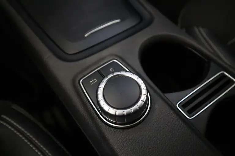 Mercedes-Benz GLA 200 Ambition Bi-Xenon CruiseControl 18'lmv afbeelding 19