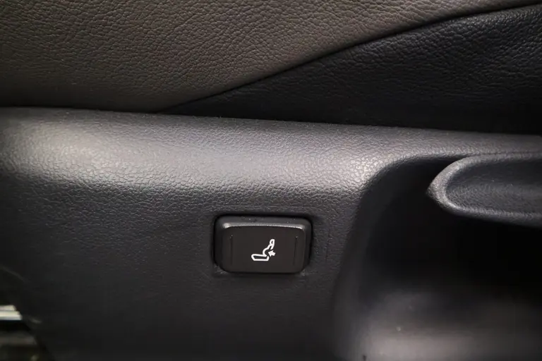 Toyota C-HR 2.0 Hybrid Executive Navigatie Cruise control 18LMV trekhaak DAB+ 24 maanden garantie mogelijk (*vraag naar de voorwaarden) afbeelding 10