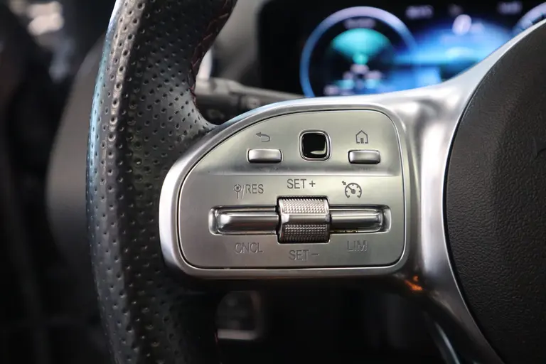 Mercedes-Benz GLA 250 e Business Solution AMG Limited Pano dak LED CC Lane Assist afbeelding 13