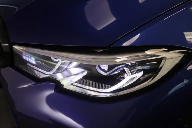 BMW 3-serie 330e High Executive Schuif/kanteldak ACC PDC Navi Co-Pilot HI-FI Laser Led Head-up Leder 20''LM M-Performance afbeelding 7