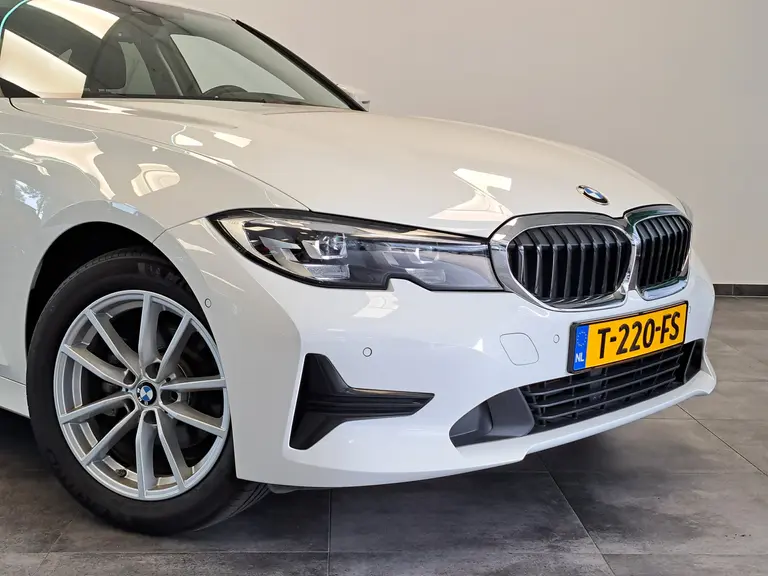 BMW 3 Serie 318i Executive Navigatie Clima Cruise PDC LM 157 PK! 24 maanden garantie mogelijk (*vraag naar de voorwaarden) afbeelding 3