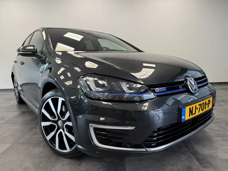 Volkswagen Golf 1.4 TSI GTE ACC PDC Panoramadak Blind Spot 18"LM afbeelding 3