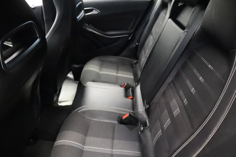 Mercedes-Benz CLA-Klasse Shooting Brake 180 Business Solution Navigatie CruiseControl 18'lmv 24 maanden garantie mogelijk (*vraag naar de voorwaarden) afbeelding 20