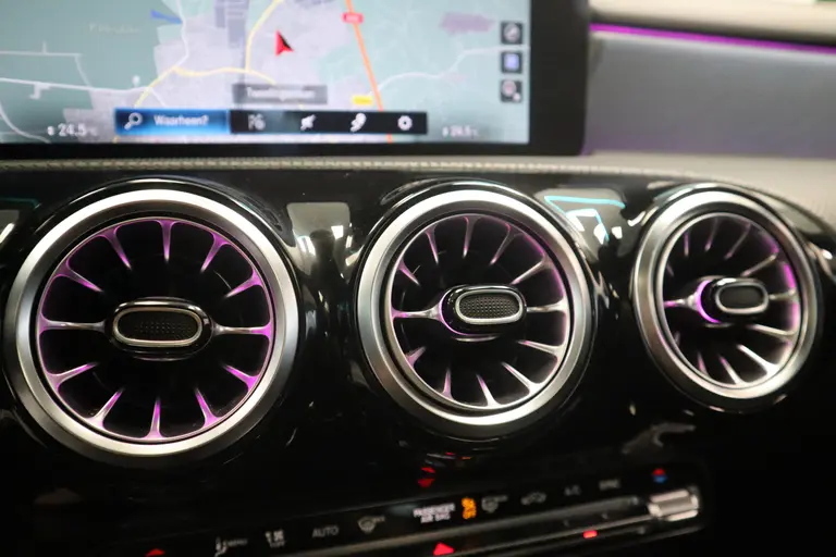 Mercedes-Benz CLA-Klasse 180 AMG Business Solution Luxery Sfeer verlichting Panoramadak, Ambi light, Navigatie, 18LMV, Matte kleur 24 maanden garantie mogelijk (*vraag naar de voorwaarden) afbeelding 20
