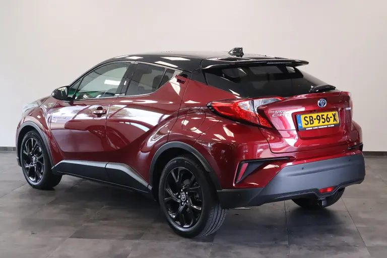 Toyota C-HR 1.8 Hybrid Style Navigatie afneembare trekhaak stoelverwarming JBL Cruise Control afbeelding 3