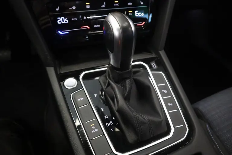 Volkswagen Passat Variant 1.4 TSI PHEV GTE Business Virtual ACC Panodak 218PK Camera Stoelverw Carplay afbeelding 17