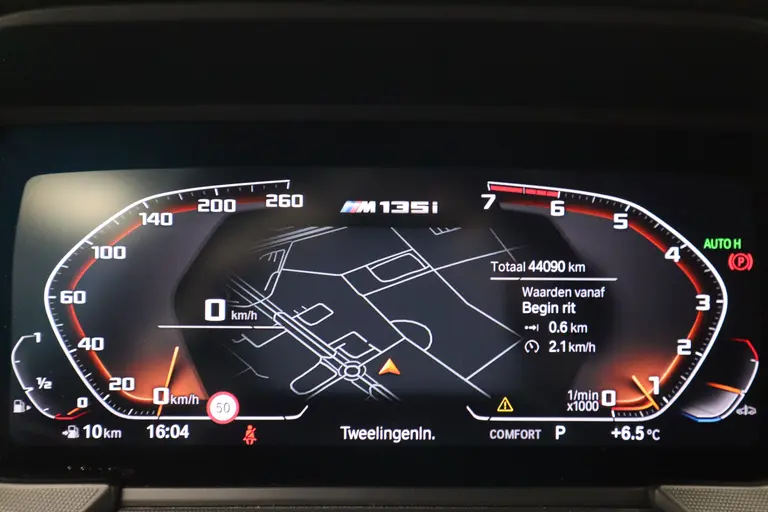 BMW 1-serie M135i xDrive High Executive Edition 306PK Headup Display Sportuitlaat Navigatie PDC VCP Cruise Control 19LMV  Volleder interieur Schaal stoelen afbeelding 16