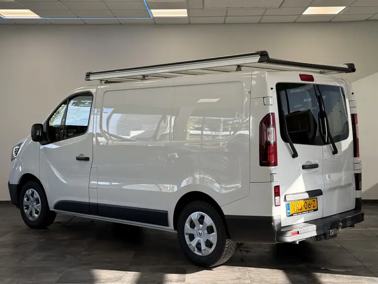 Renault Trafic 2.0 dCi 110 T29 L1H1 Comfort 3-Persoons Airco CruiseControl Navigatie afbeelding 3