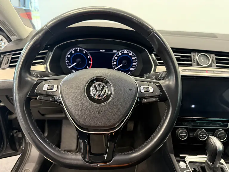 Volkswagen Passat Variant 1.5 TSI Highline Panoramadak Navigatie Full-led !! 2e Pinksterdag zijn wij geopend van 12.00 tot 17.00u !! afbeelding 8