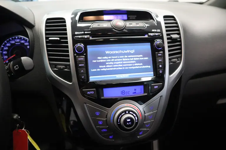 Hyundai ix20 1.4i Pro ECC 17'' LM Trekhaak Navi PDC afbeelding 8