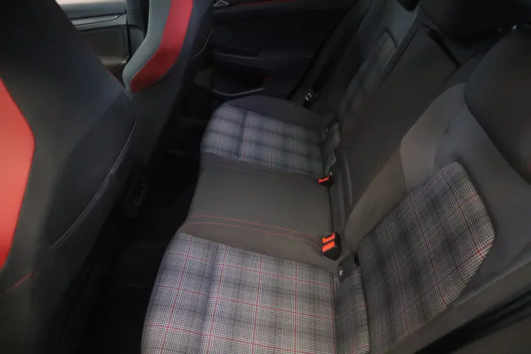 Volkswagen Golf 2.0 TSI GTI ACC Navi Panoramadak Milltek Uitlaat afbeelding 30