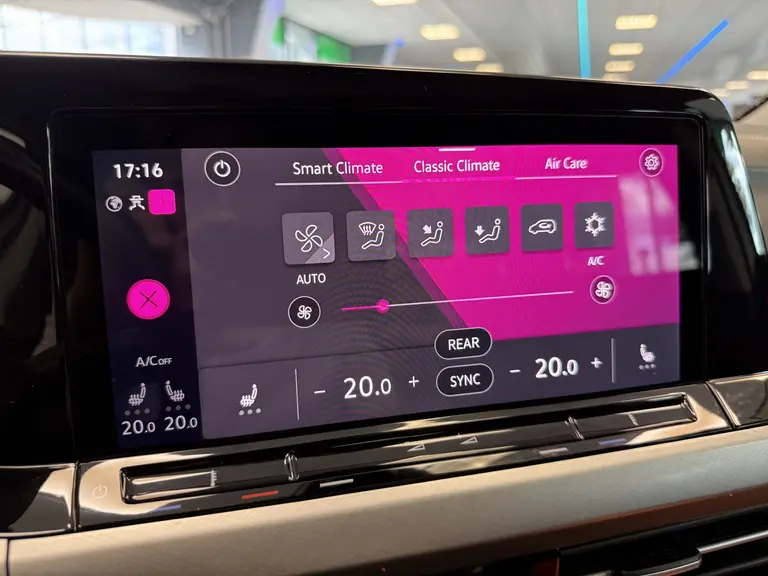 Volkswagen Golf 1.5 TSI Highline Business R 150pk Panorama Navigatie Sfeerverliching DAB+ Apple Carplay Cruise Control 17LMV afbeelding 24