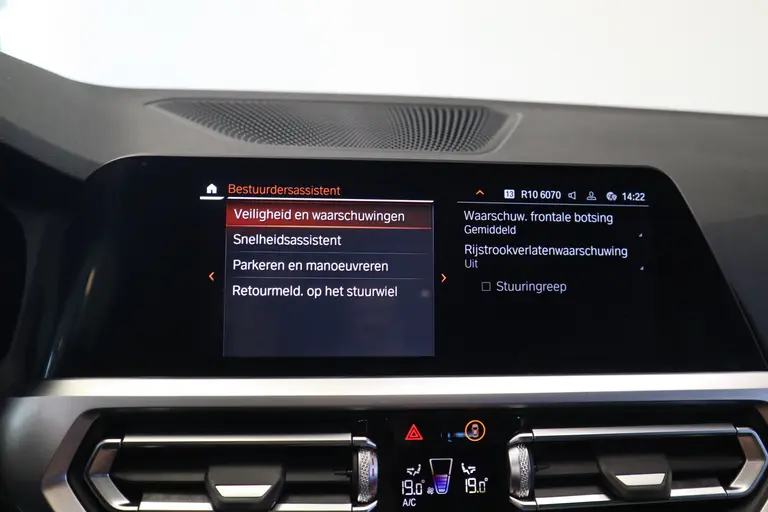 BMW 3 Serie Touring 320i High Executive Edition 184pk Navigatie Luxe Volleder Cruise Control Stoelverwarming sfeerverlichting afbeelding 14