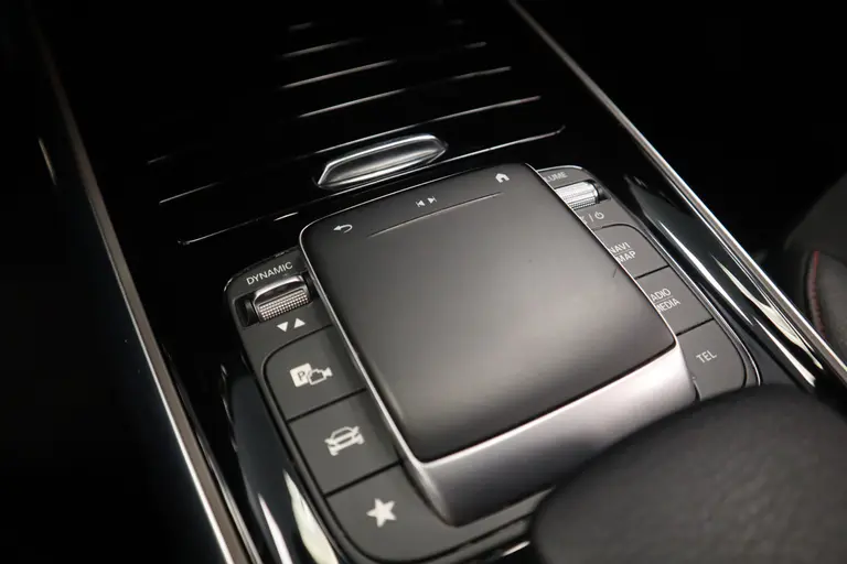Mercedes-Benz GLA 250 e Business Solution AMG Limited Pano dak LED CC Lane Assist afbeelding 17