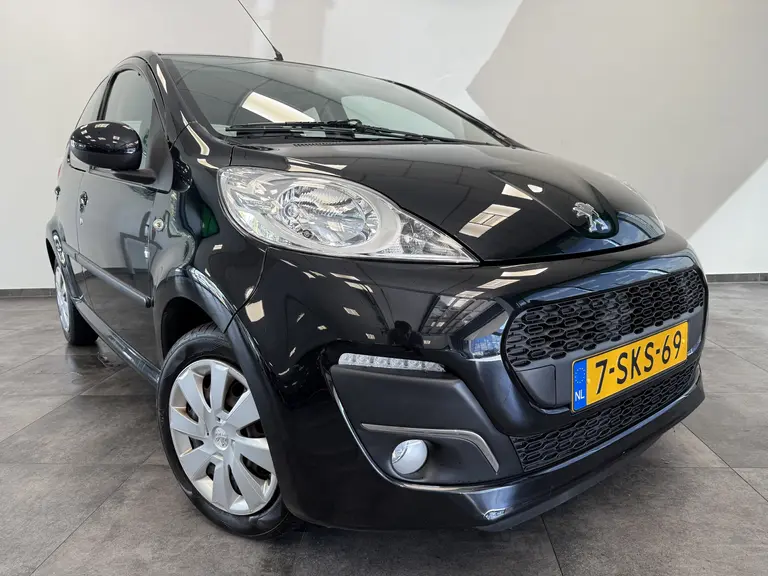 Peugeot 107 1.0 Active 5-Drs. Premium-Pack Airco Led afbeelding 3