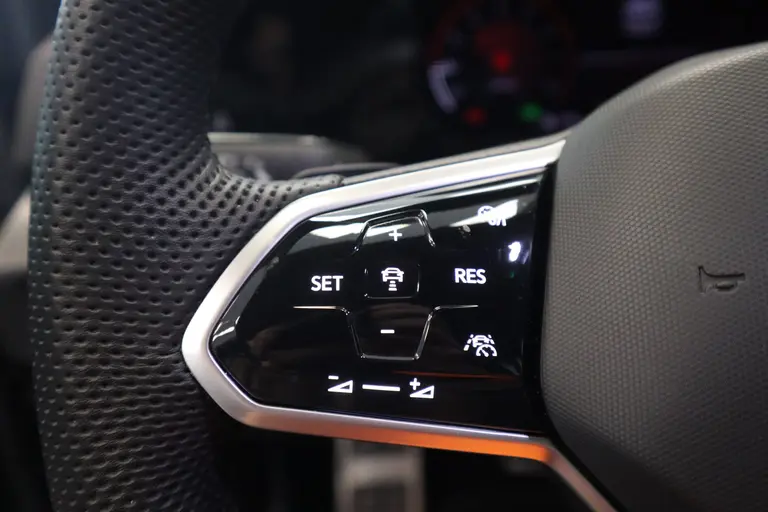 Volkswagen Golf 1.5 eTSI R-Line 2x Sfeerverlichting Full-led Adaptive-Cruise afbeelding 12