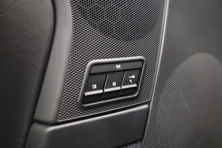 Porsche 911 3.8 Carrera 4S 355PK Navigatie 19LMV Volleder interieur met memorie Bose Installatie. * 2e Paasdag zijn wij geopend van 12:00 tot 17:00uur! * afbeelding 10