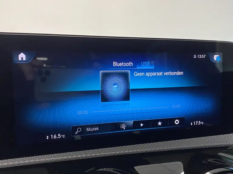 Mercedes-Benz CLA-Klasse 180 Business Solution AMG Panoramadak Sfeerverlichting 18LMV Cruise control DAB+ 2 Jaar garantie mogelijk* ( vraag naar de voorwaarde) afbeelding 21