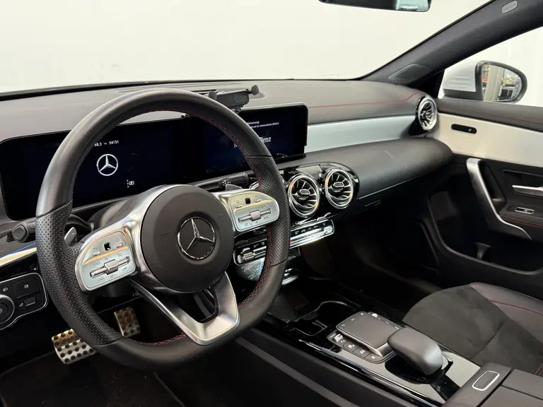 Mercedes-Benz CLA-Klasse 200 AMG Line Panoramadak Full-led Sfeerverlichting * 2e Paasdag zijn wij geopend van 12:00 tot 17:00uur! * afbeelding 7