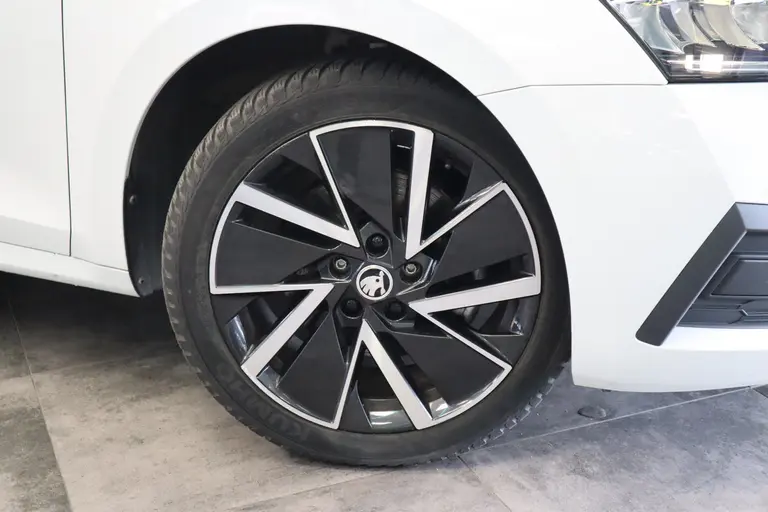 Skoda Octavia Combi 1.4 TSI iV PHEV Business Edition Panoramadak Navigatie Full-led afbeelding 5
