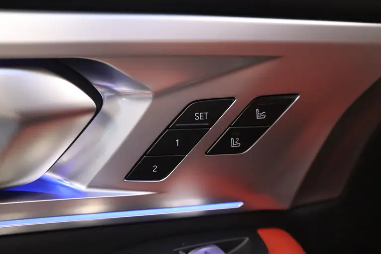 BMW XM PHEV 30 kWh Bowers & Wilkins 23''LM inidivual leder Trekhaak NL Auto afbeelding 17