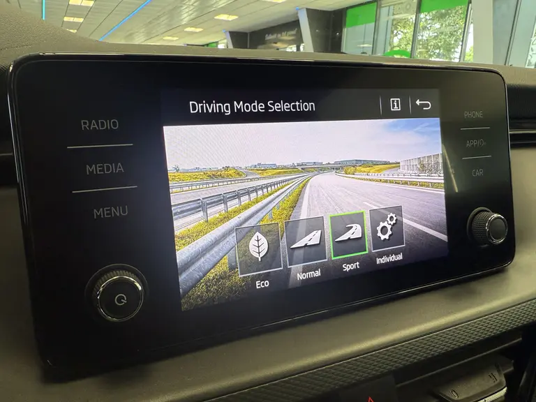 Skoda Kamiq 1.0 TSI Sport Business Adaptive-Cruise Full-led Carplay 24 maanden garantie mogelijk (*vraag naar de voorwaarden) afbeelding 23