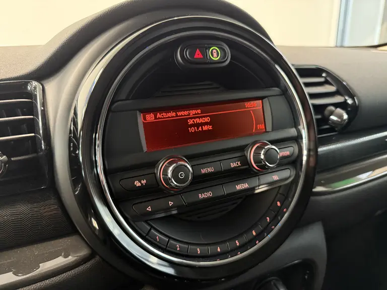 MINI Clubman 1.5 One Pepper ClimateControl 17'lmv TwoTone lak PDC * 2e Paasdag zijn wij geopend van 12:00 tot 17:00uur! * afbeelding 14