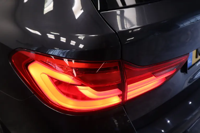 BMW 5 Serie Touring 520i High Executive Navigatie CruiseControl 18LMV Stoel / Stuur verwarming el trekhaak afbeelding 5