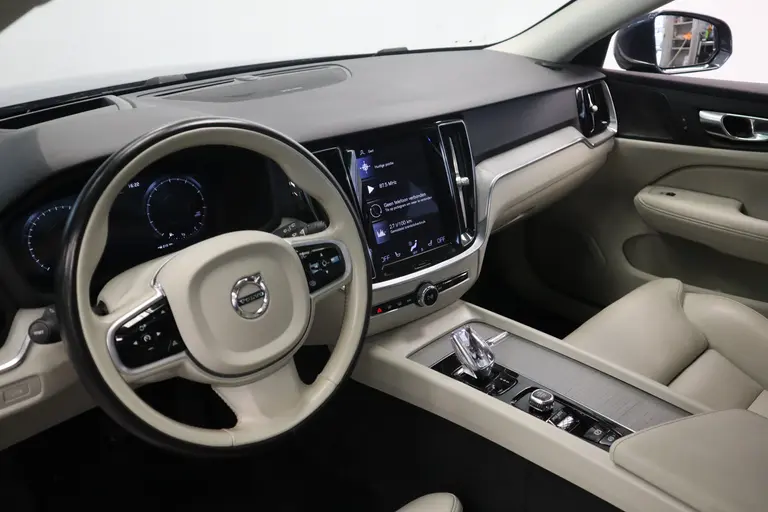Volvo V60 2.0 B3 Inscription Panoramadak Navigatie Adaptive-Cruise afbeelding 8