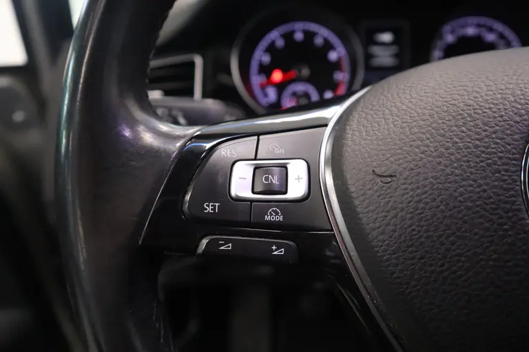 Volkswagen Golf Sportsvan 1.4 TSI Business Edition Navigatie 17LMV CruiseControl Trekhaak * 2e Paasdag zijn wij geopend van 12:00 tot 17:00uur! * afbeelding 9