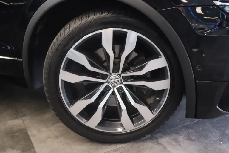 Volkswagen Tiguan 2.0 TSI 4Motion Highline Business R DSG Panoramadak Lane-Assist R-Line afbeelding 4