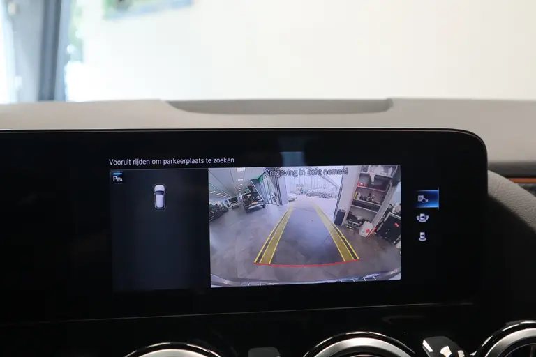 Mercedes-Benz GLA 250 e Business Solution AMG Limited Pano dak LED CC Lane Assist afbeelding 22