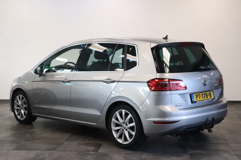 Volkswagen Golf Sportsvan 1.4 TSI Business Edition Navigatie 17LMV CruiseControl Trekhaak * 2e Paasdag zijn wij geopend van 12:00 tot 17:00uur! * afbeelding 3