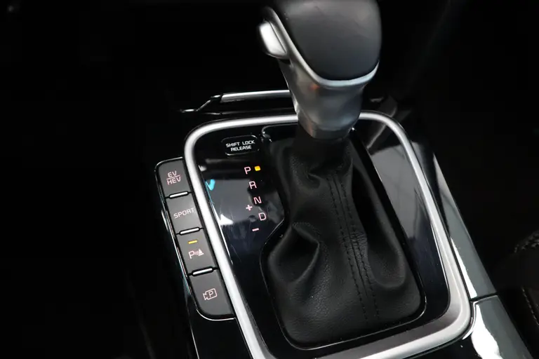 Kia Ceed Sportswagon 1.6 GDI PHEV DynamicLine Automaat, Navigatie PDC, Apple Carplay . 2 jaar garantie mogelijk* (vraag naar de voorwaarden) afbeelding 20