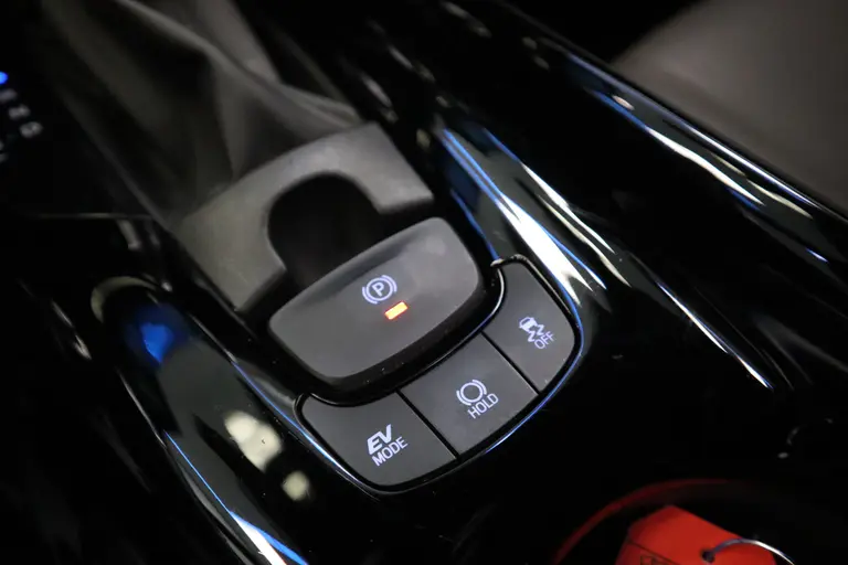 Toyota C-HR 2.0 Hybrid Executive Navigatie Cruise control 18LMV trekhaak DAB+ 24 maanden garantie mogelijk (*vraag naar de voorwaarden) afbeelding 19