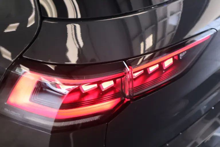 Volkswagen Golf 1.5 eTSI R-Line Edition ! Nieuw Type ! Panoramadak Full-led Navigatie Adaptive-Cruise afbeelding 4