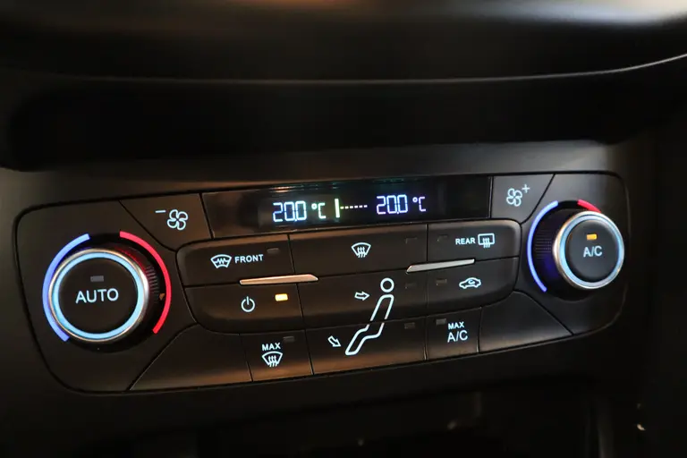 Ford FOCUS Wagon 1.5 ST-Line Navigatie CruiseControl Trekhaak NAP afbeelding 9