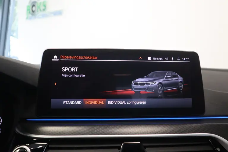 BMW 5 Serie 545e xDrive High Executive Edition M-sport Schuif/kantel dak Harman/Kardon afbeelding 23
