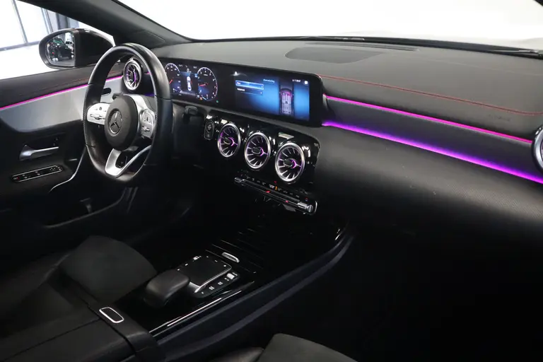 Mercedes-Benz CLA-Klasse 180 AMG Business Solution Luxery Sfeer verlichting Panoramadak, Ambi light, Navigatie, 18LMV, Matte kleur * 2e Paasdag zijn wij geopend van 12:00 tot 17:00uur! * afbeelding 27