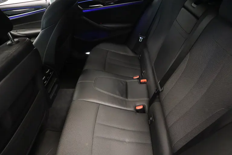 BMW 5 Serie Touring 520i High Executive Navigatie CruiseControl 18LMV Stoel / Stuur verwarming el trekhaak afbeelding 26