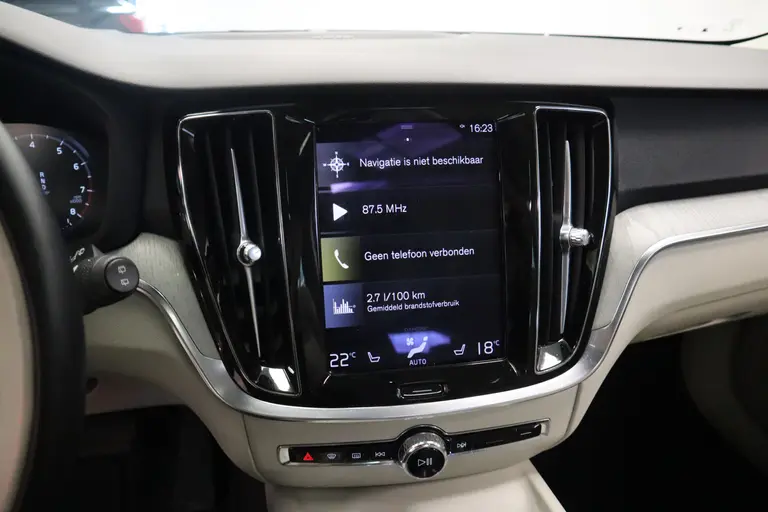Volvo V60 2.0 B3 Inscription Panoramadak Navigatie Adaptive-Cruise afbeelding 11