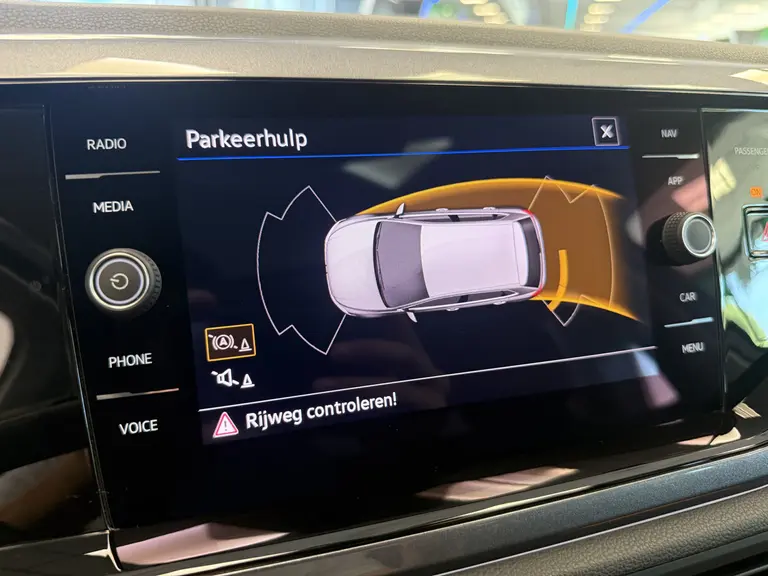 Volkswagen Polo 1.0 TSI Highline Business R-line Panoramadak Navigatie Full-led 24 maanden garantie mogelijk (*vraag naar de voorwaarden) afbeelding 21