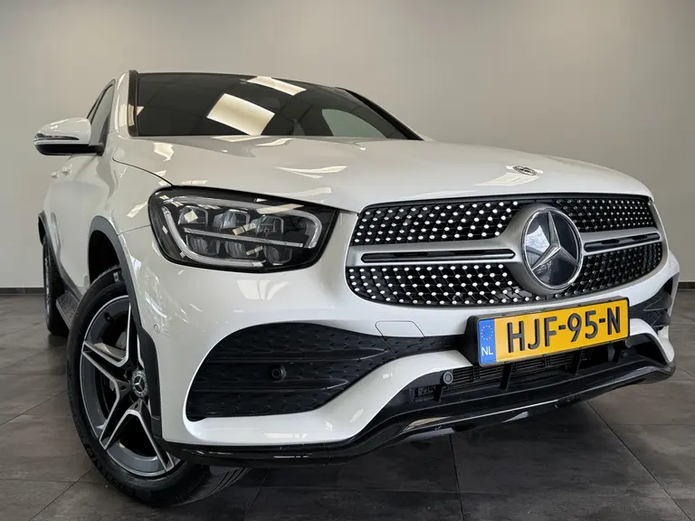 Mercedes-Benz GLC Coupé 300e 4MATIC Business Solution AMG Panoramadak PDC Achteruitrijcamera afbeelding 4