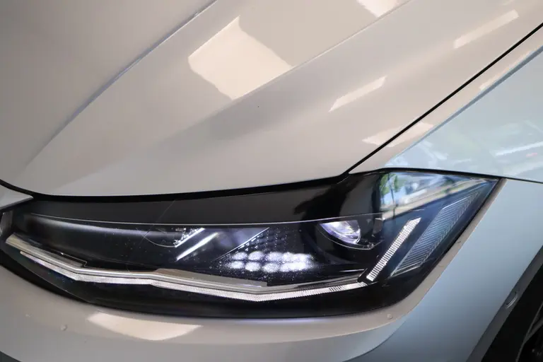 Volkswagen Polo 1.0 TSI Highline Business R Panorama Navigatie Cruise Control R-line interieur 17LMV stoelverwarming afbeelding 4