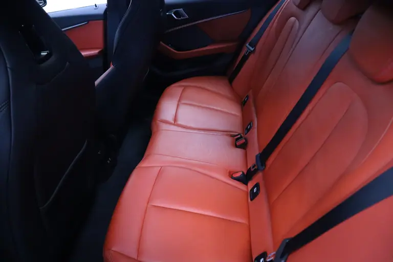 BMW 1-serie M135i xDrive High Executive Edition 306PK Headup Display Sportuitlaat Navigatie PDC VCP Cruise Control 19LMV  Volleder interieur Schaal stoelen 2 Jaar garantie mogelijk* ( vraag naar de voorwaarde) afbeelding 26