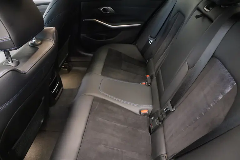 BMW 3-serie 320e ACC PDC 19''LM NAP HI-Fi M-Sport * 2e Paasdag zijn wij geopend van 12:00 tot 17:00uur! * afbeelding 25