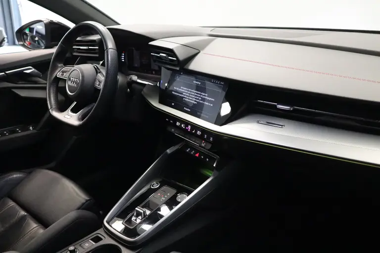 Audi A3 Sportback 35 TFSI S edition 150pk Navigatie 17LMV  volleder interieur Cruise Control parking ass. afbeelding 15